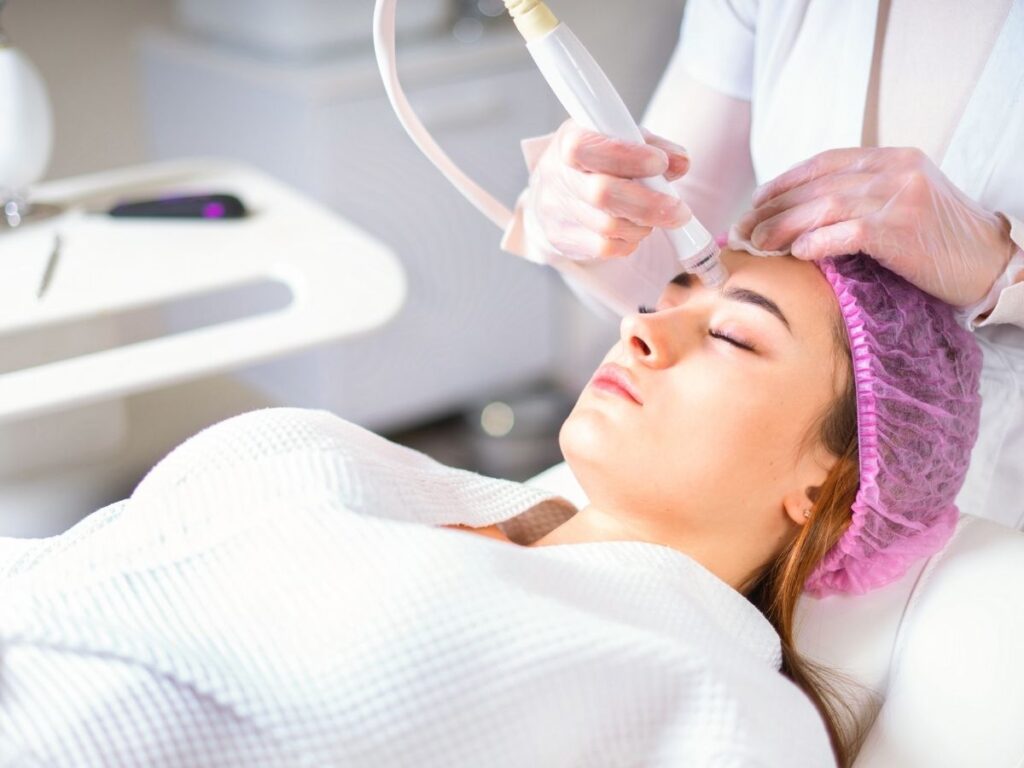 ازالة تصبغات البشرة باستخدام التقشير بالليزر - Removing skin pigmentation using laser peeling